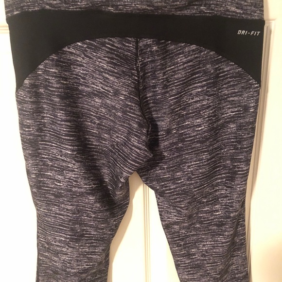 Nike Dri Fit Crop Work Out Pants - Picture 4 of 4